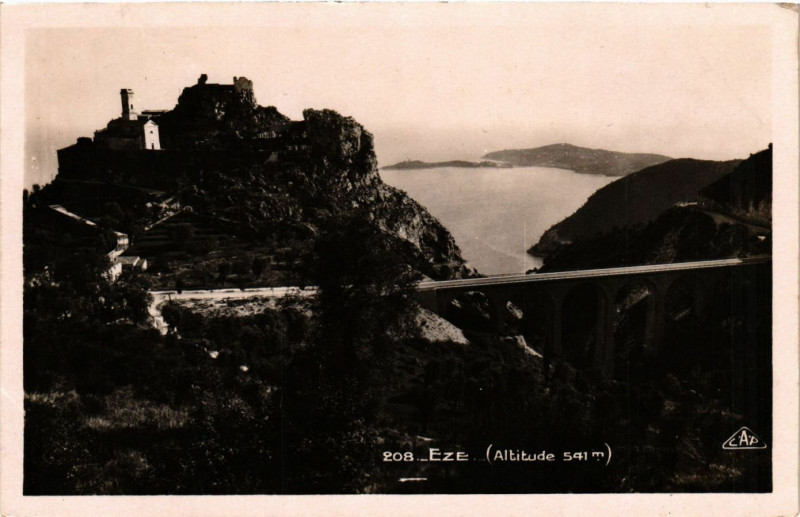 Carte postale ancienne Eze Vue à Èze
