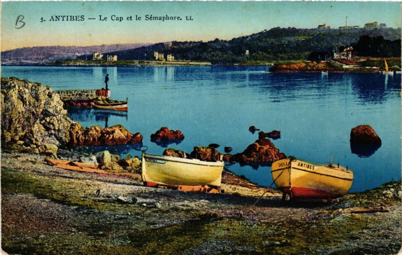 Carte postale ancienne Antibes - Le Cap et le Semaphore à Antibes