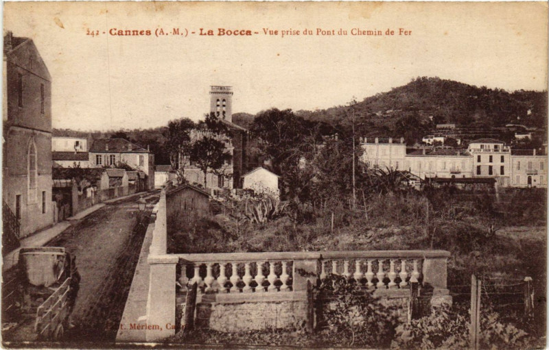 Carte postale ancienne Cannes - La Bocca - Vue prise du Pont du Chemin de Fer à Cannes