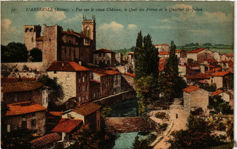 Carte postale ancienne L'Arbresle Vue sur le vieux Chateau le Quai des Frenes. à L'Arbresle