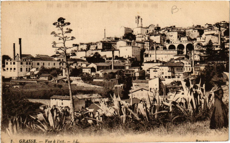 Carte postale ancienne Grasse - Vue a l'Est à Grasse