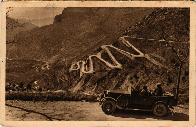 Carte postale ancienne Route de Nice a Sospel - Les Lacets du Col de Braus à Nice