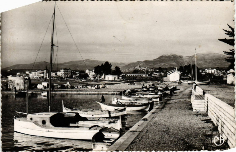 Carte postale ancienne Cros-de-Cagnes - Le Port