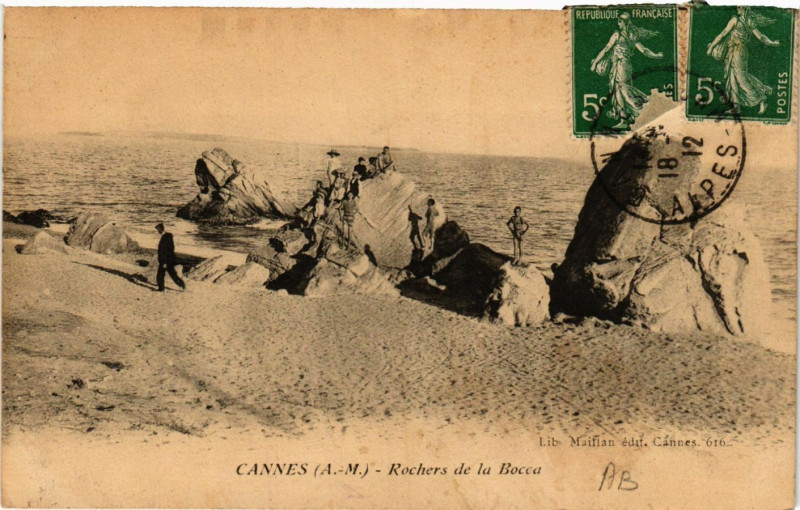 Carte postale ancienne Cannes - Rochers de La Bocca à Cannes
