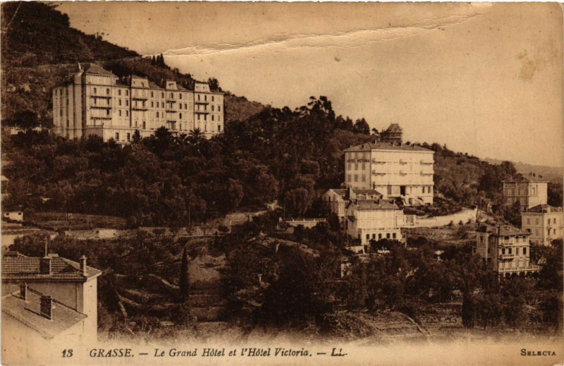 Carte postale ancienne Grasse - Le Grand Hotel et l'Hotel Victoria à Grasse
