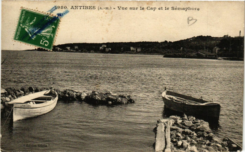 Carte postale ancienne Antibes - Vue sur le Cap et le Semaphore à Antibes