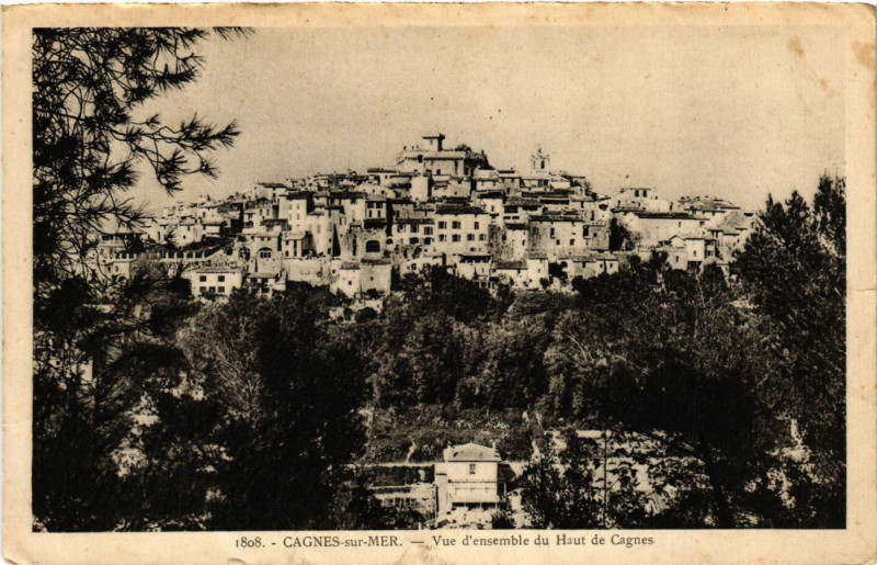 Carte postale ancienne Cagnes-sur-Mer - Vue d'ensemble du Haut de Cagnes à Cagnes-sur-Mer
