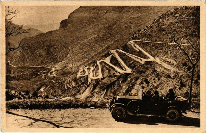 Carte postale ancienne Route de Nice a Sospel - Les Lacets du Col de Braus à Nice
