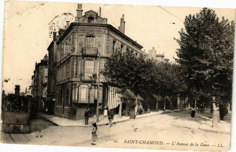 Carte postale ancienne Saint-Chamond - L'Avenue de la Gare à Saint-Chamond