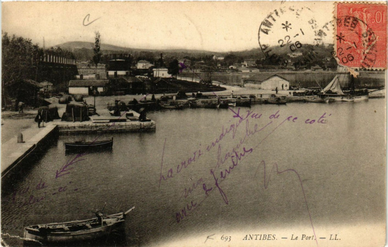 Carte postale ancienne Antibes - Le Port à Antibes