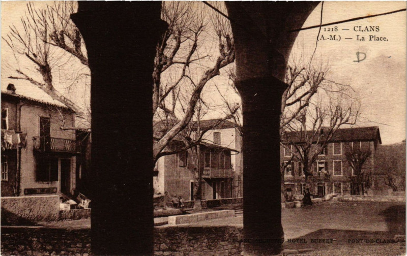Carte postale ancienne Clans - La Place à Clans