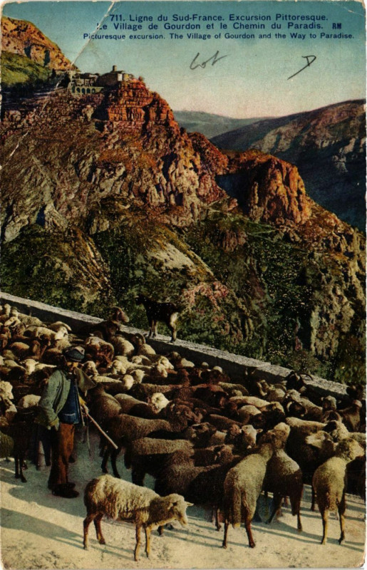 Carte postale ancienne Gourdon - Le Village Gourdon et le Chemin du Paradis à Gourdon