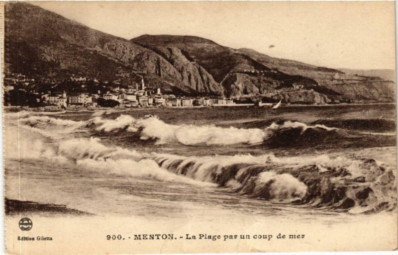Carte postale ancienne Menton La Plage par un coup de mer à Menton