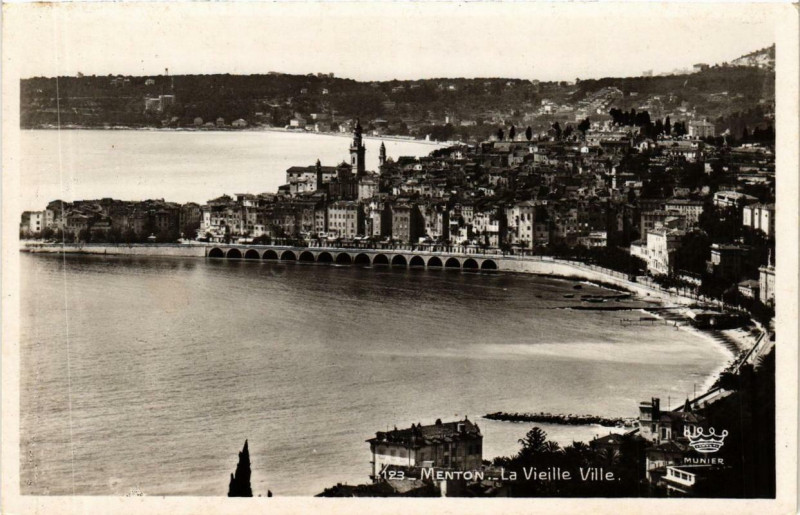 Carte postale ancienne Menton La Vieille Ville à Menton