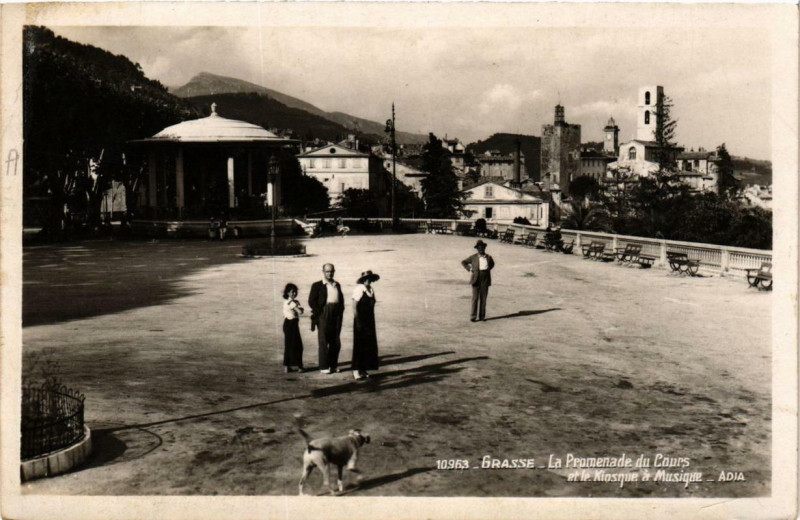 Carte postale ancienne Grasse La Promenade du Cours et le Kiosque a Musique à Grasse