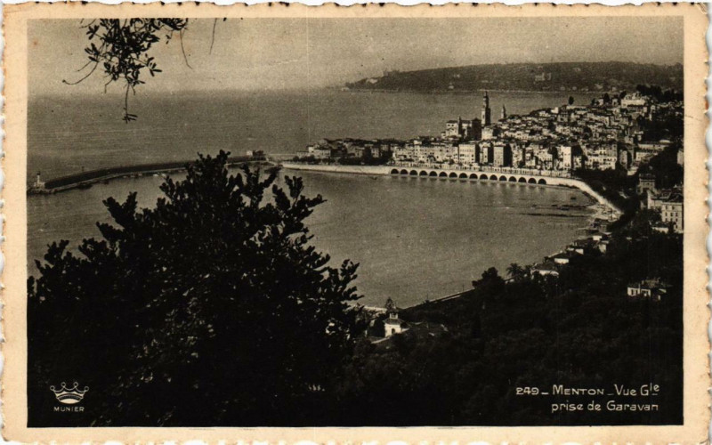 Carte postale ancienne Menton Vue Gle prise de Garavan à Menton