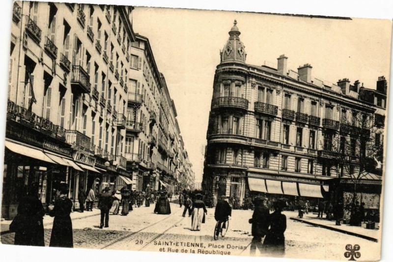 Carte postale ancienne Saint-Etienne - Place Dorien et Rue de la République à Saint-Étienne