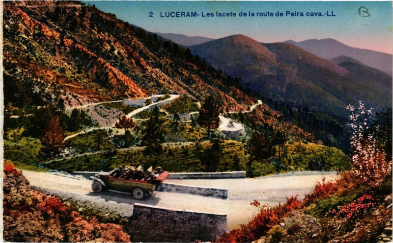 Carte postale ancienne Luceram Les lacets de la route de Peira cava à Lucéram