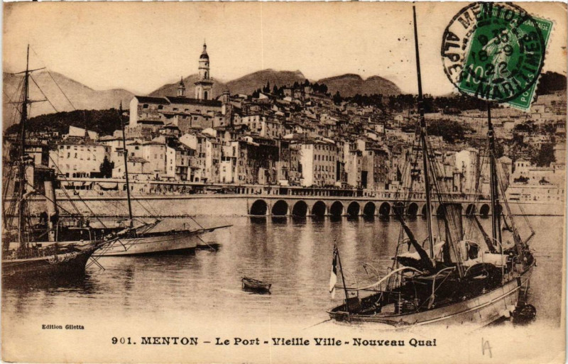 Carte postale ancienne Menton Le Port - Vieille Ville - Nouveau Quai à Menton