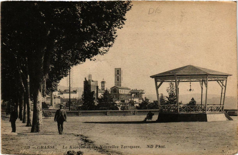 Carte postale ancienne Grasse Le Kiosque et les Nouvelles Terrasses à Grasse