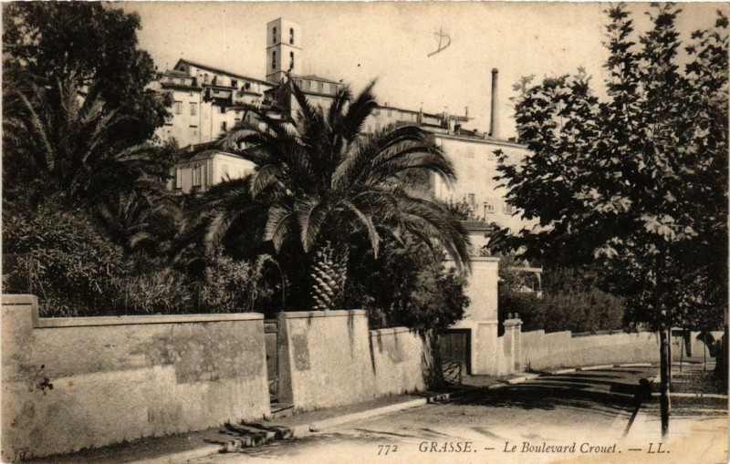 Carte postale ancienne Grasse Le Boulevard Crouet à Grasse