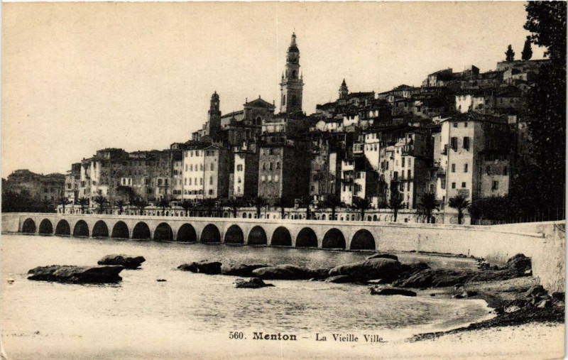Carte postale ancienne Menton La Vieille Ville à Menton