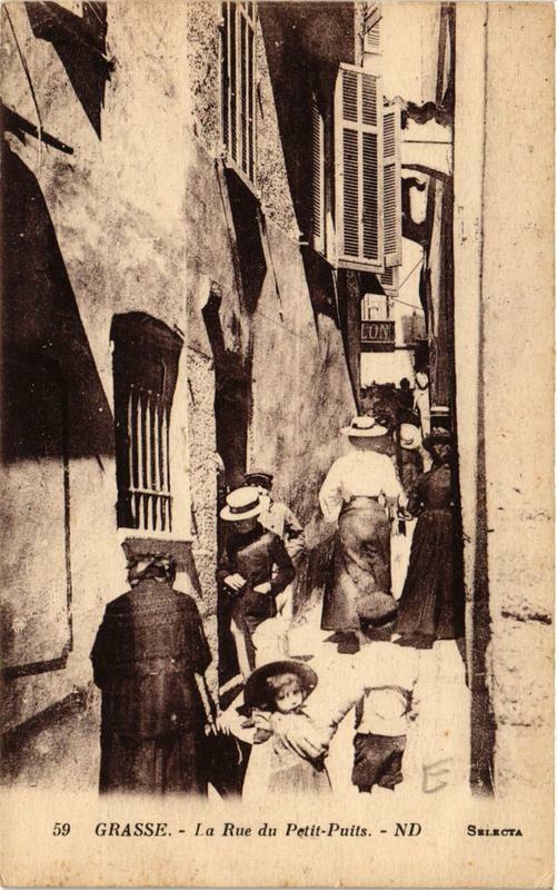 Carte postale ancienne Grasse La Rue du Petit-Puits à Grasse