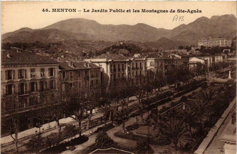 Carte postale ancienne Menton Le Jardin Public et les Montagnes de Sainte-Agnes à Menton