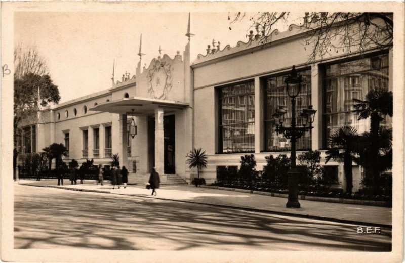 Carte postale ancienne Menton L'Entrée du nouveau Casino Municipal à Menton