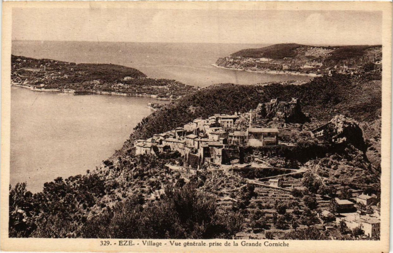 Carte postale ancienne Eze Village - Vue générale prise de la Grande Corniche à Èze