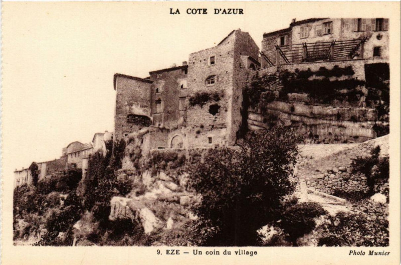 Carte postale ancienne Eze Un coin du village à Èze