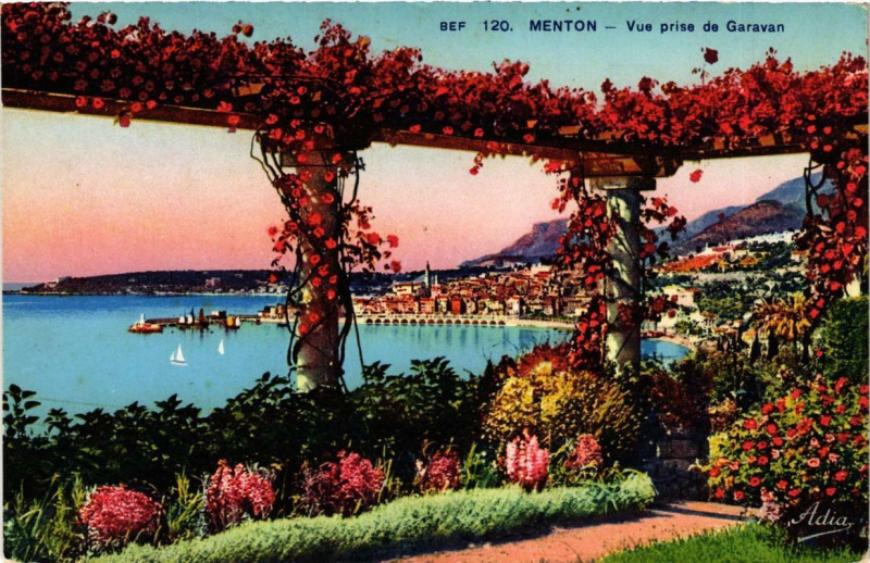 Carte postale ancienne Menton Vue prise de Garavan à Menton