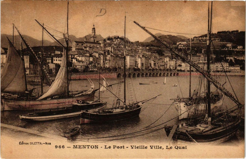 Carte postale ancienne Menton Le Port - Vieille Ville, Le Quai à Menton