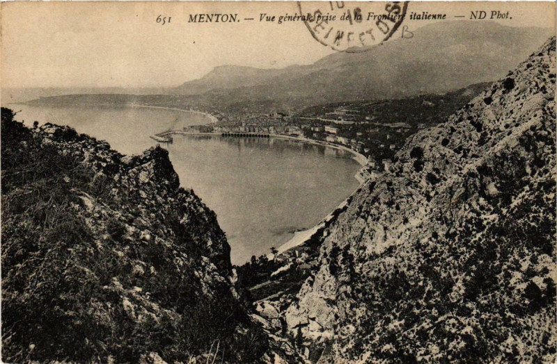 Carte postale ancienne Menton Vue générale prise de la Frontiere italienne à Menton