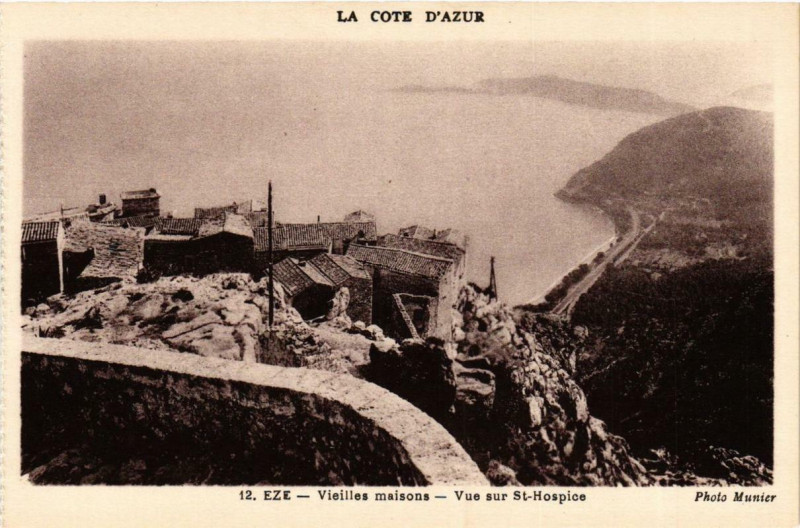 Carte postale ancienne La coté d'Azur Eze Vieilles maisons - Vue sur St-Hospice à Èze