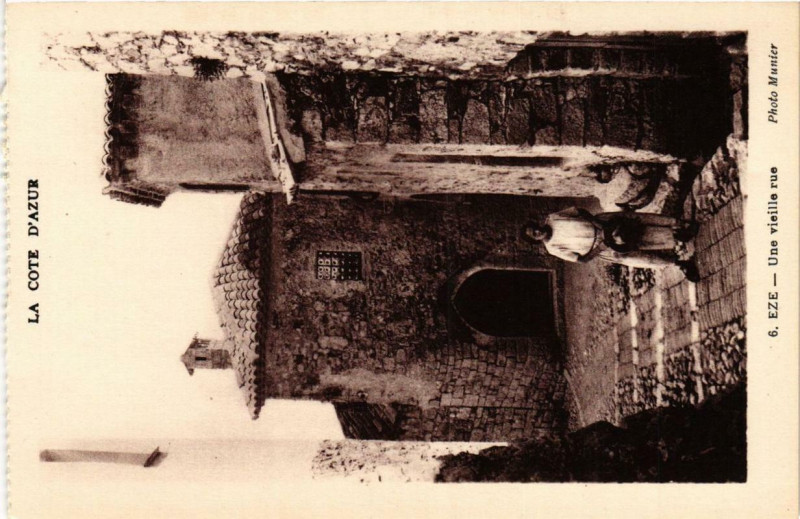 Carte postale ancienne Eze Une vieille rue à Èze