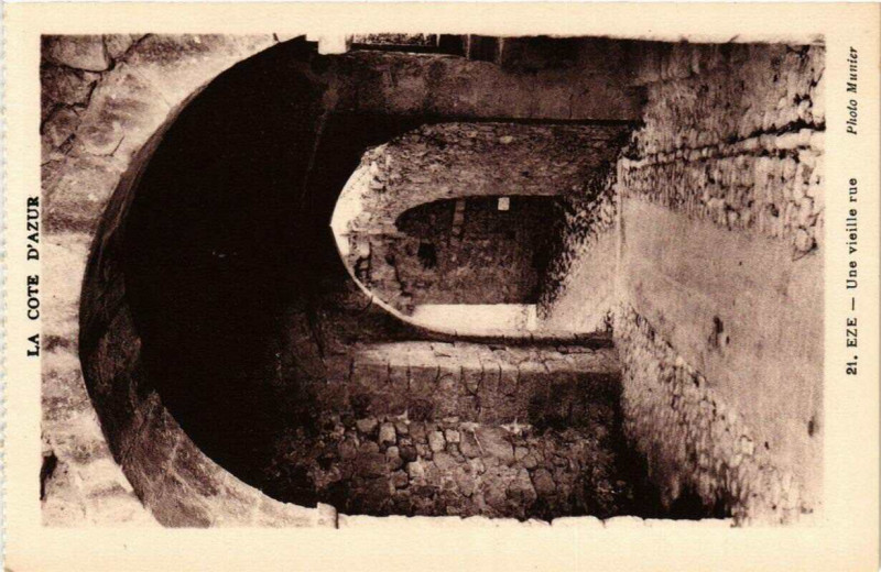 Carte postale ancienne Eze Une vieille rue à Èze