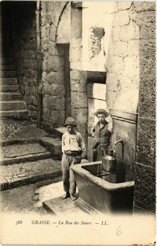 Carte postale ancienne Grasse - La Rue des Soeurs à Grasse