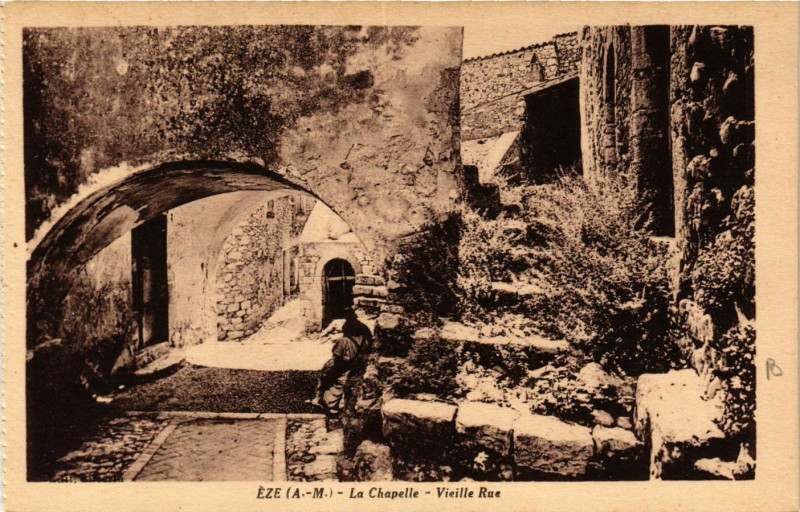 Carte postale ancienne Eze La Chapelle - Vieille Rue à Èze