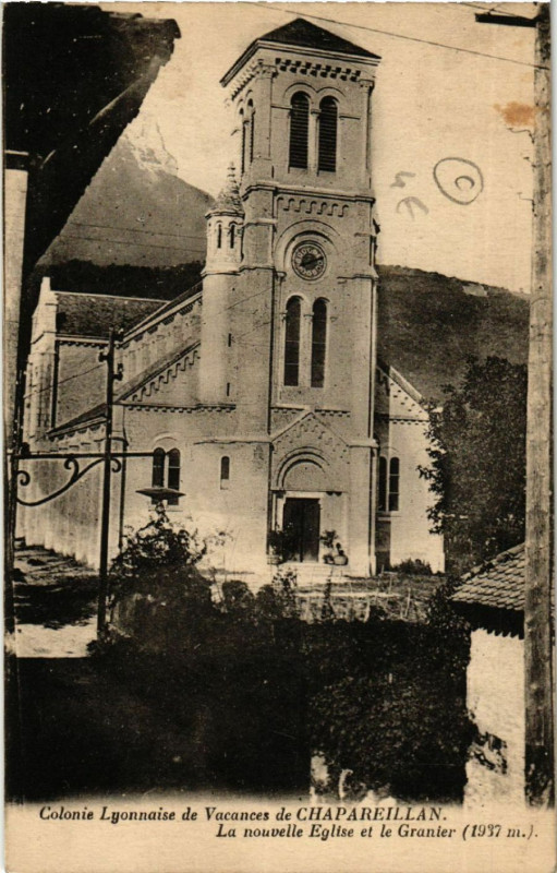 Carte postale ancienne Chapareillan - La Nouvelle Eglise et le Granier à Chapareillan