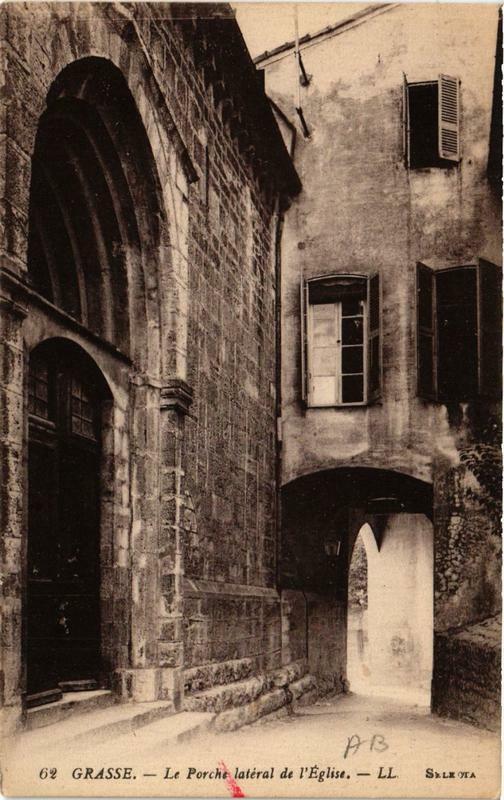 Carte postale ancienne Grasse Le Porche lateral de Eglise à Grasse