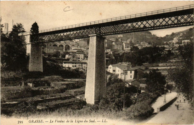 Carte postale ancienne Grasse Le Viaduc de la Ligne du Sud à Grasse