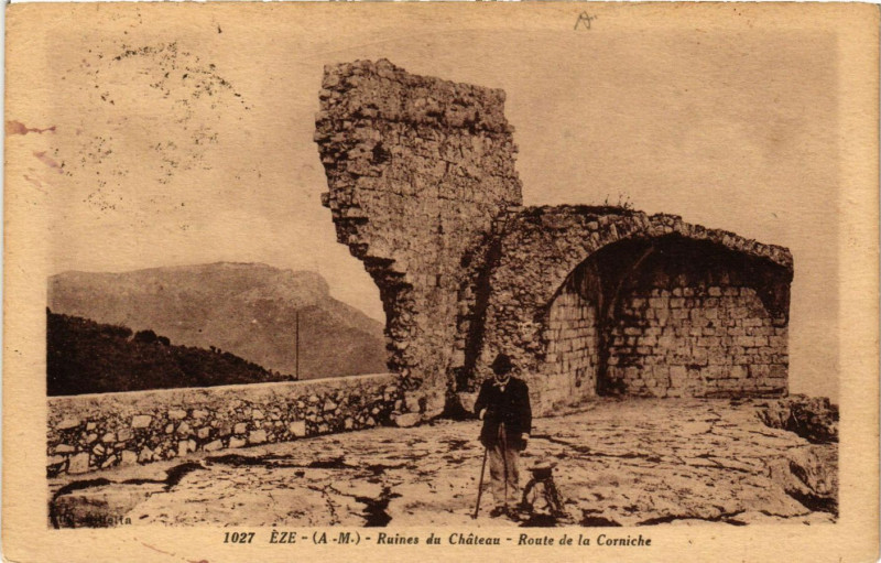 Carte postale ancienne Eze Ruines du Chateau - Route de la Corniche à Èze