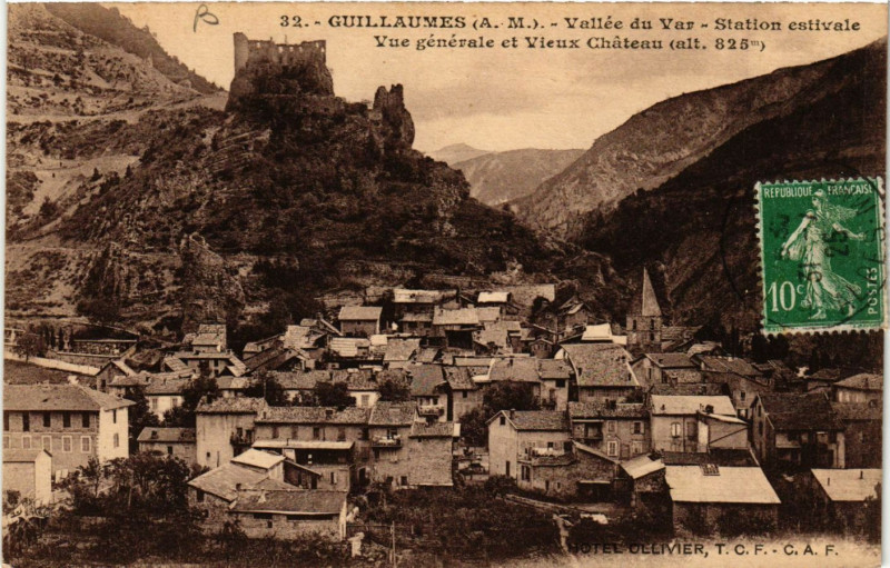 Carte postale ancienne Guillaumes - Vallée du Var - Vue générale et Vieux Chateau à Guillaumes
