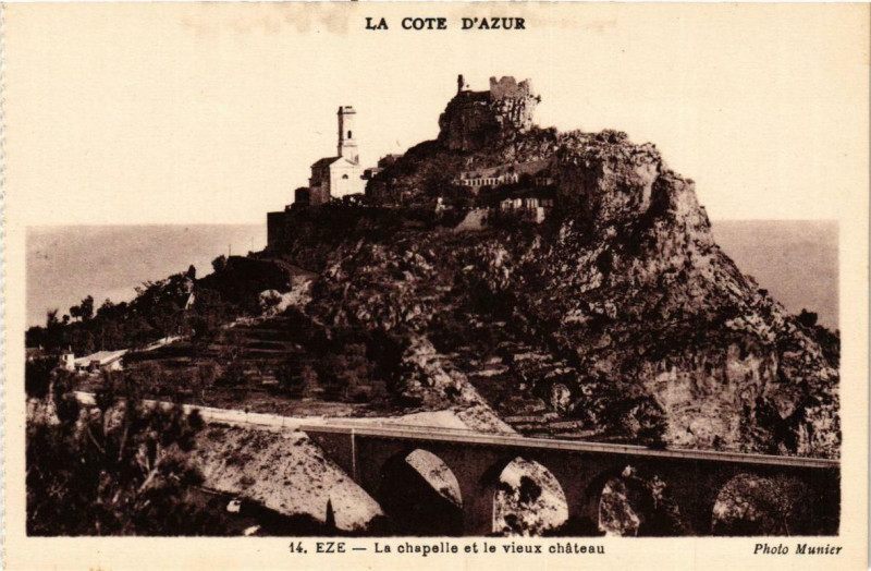 Carte postale ancienne La coté d'Azur Eze La chapelle et le vieux chateau à Èze