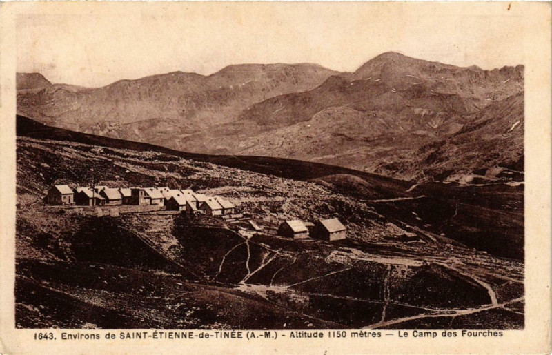 Carte postale ancienne Env. de Saint-Etienne-de-Tinee Le Camp des Fourches