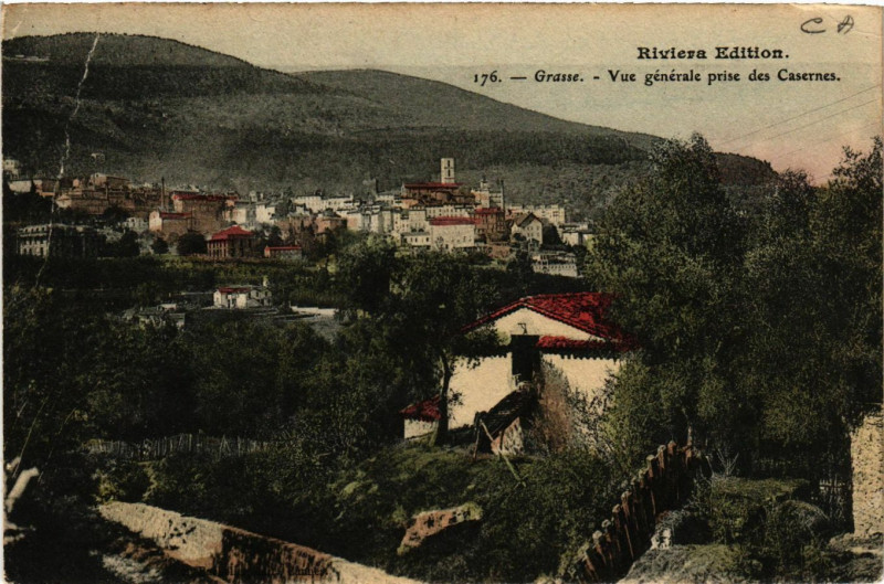 Carte postale ancienne Grasse - Vue générale prise des Casernes à Grasse