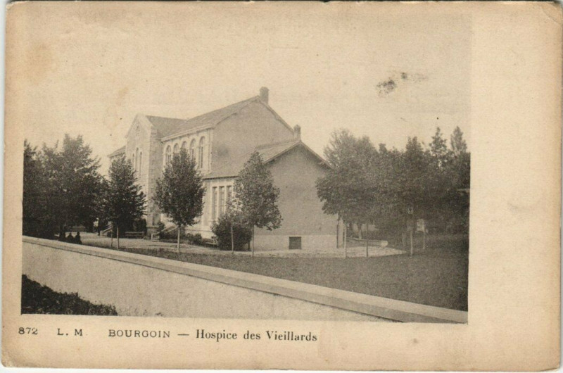 Carte postale ancienne Bourgoin - Hospice des Vieillards