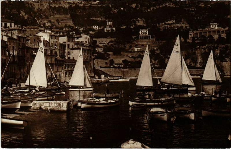 Carte postale ancienne Nice- Le port France à Nice