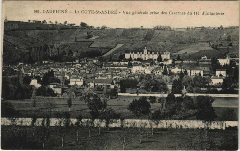 Carte postale ancienne Dauphiné - La Cote-Saint-Andre - Vue générale prise des Casernes